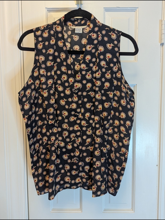 Anna And Frank Tops - Anna And Frank Navy Silk Floral Sleeveless Button-Front Blouse